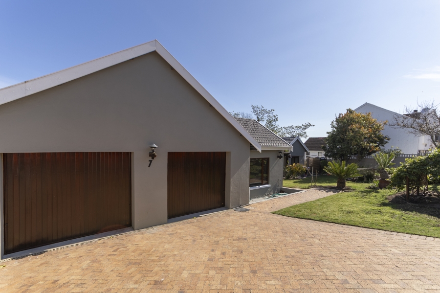 To Let 4 Bedroom Property for Rent in Die Wingerd Western Cape